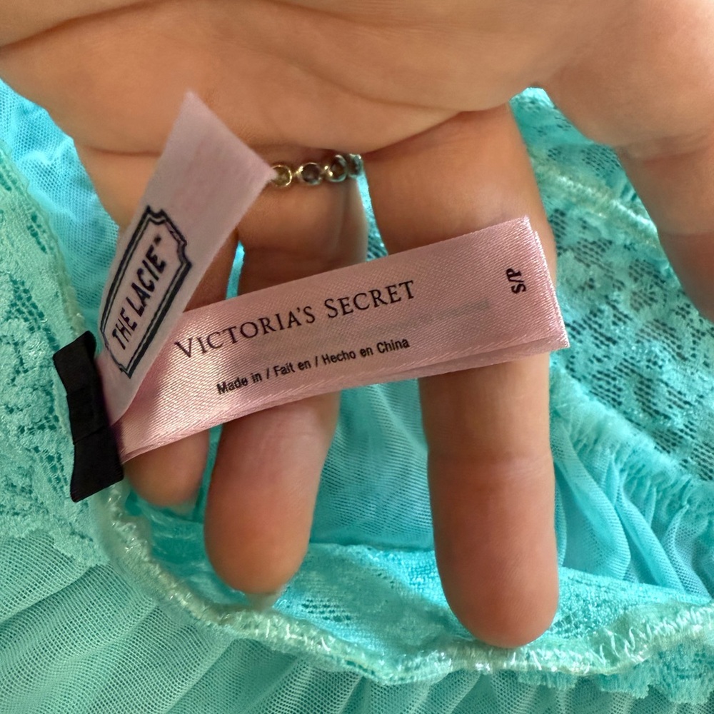 Victoria’s Secret “the Lacie”Elegant Lace Halter Babydoll Chemise Size Small EUC - Picture 11 of 14